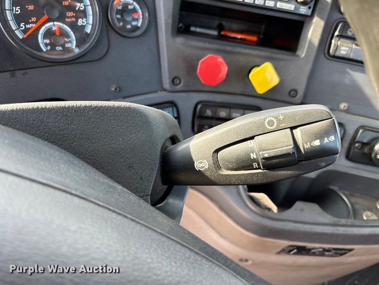 image for item FK1225 2017 Freightliner Cascadia 125 semi truck