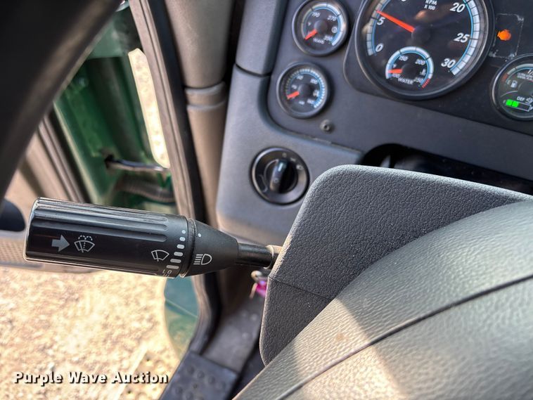 image for item FK1225 2017 Freightliner Cascadia 125 semi truck