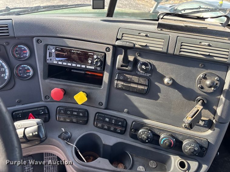 image for item FK1225 2017 Freightliner Cascadia 125 semi truck