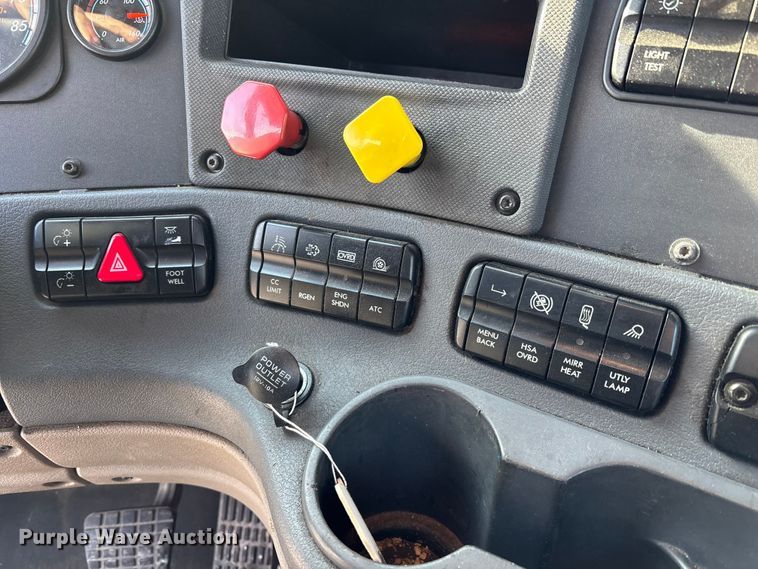 image for item FK1225 2017 Freightliner Cascadia 125 semi truck