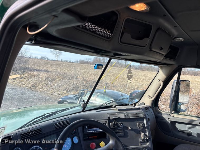 image for item FK1225 2017 Freightliner Cascadia 125 semi truck