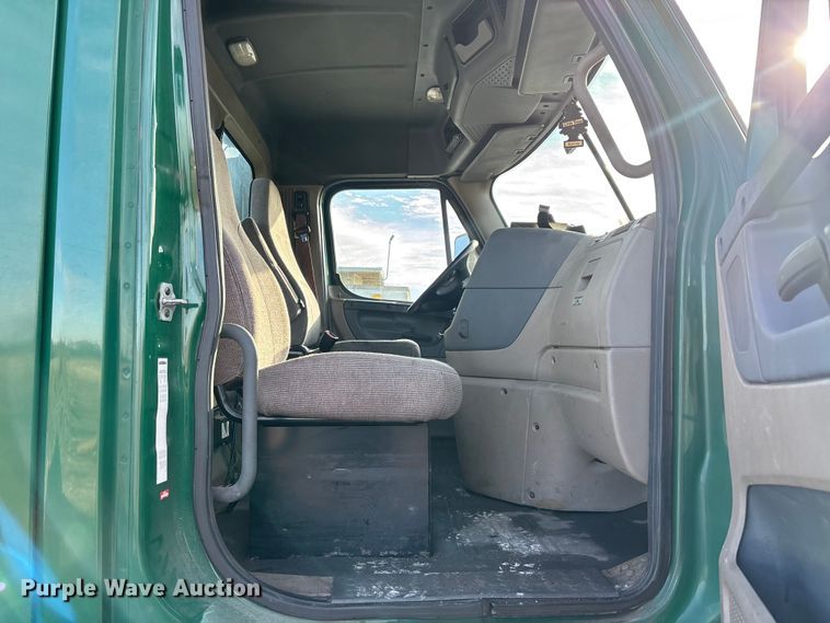 image for item FK1225 2017 Freightliner Cascadia 125 semi truck