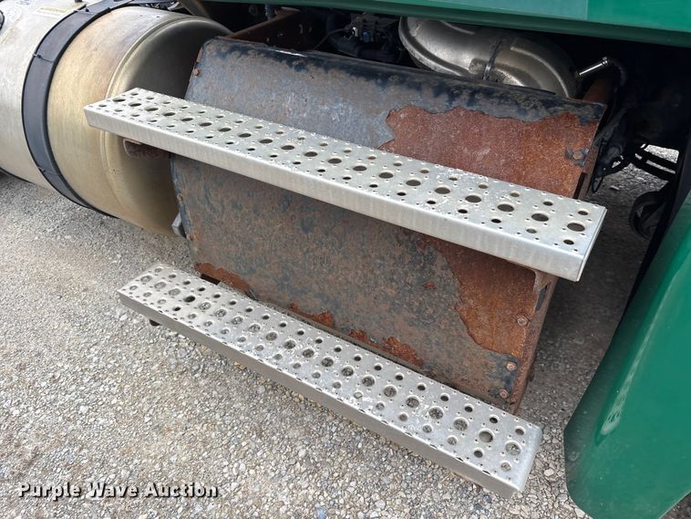 image for item FK1226 2017 Freightliner Cascadia 125 semi truck