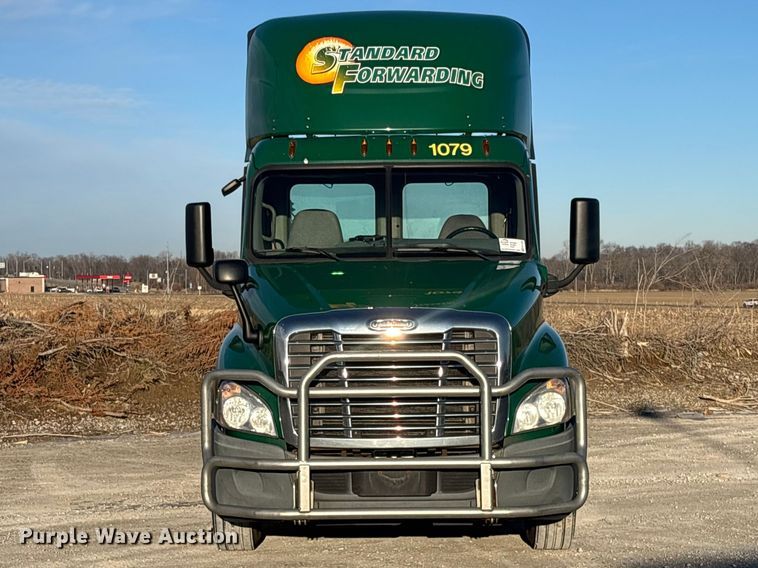 image for item FK1226 2017 Freightliner Cascadia 125 semi truck