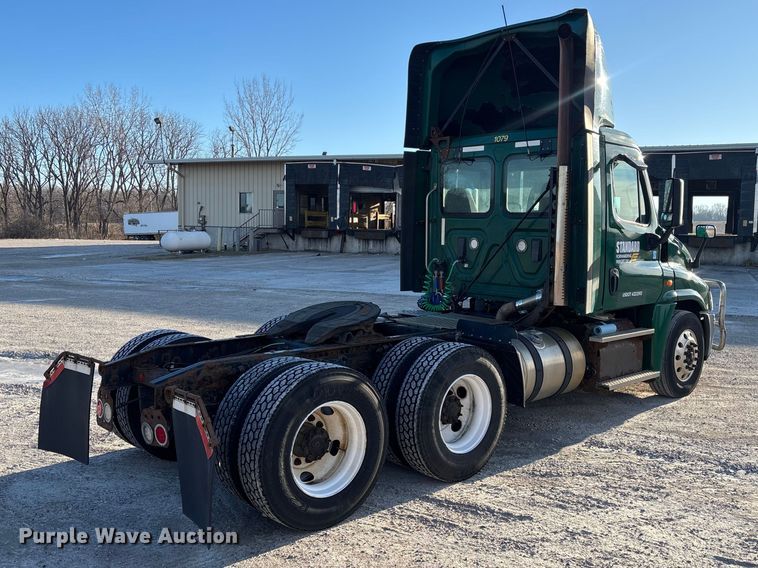 image for item FK1226 2017 Freightliner Cascadia 125 semi truck