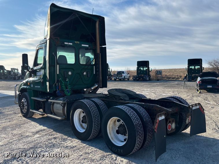 image for item FK1226 2017 Freightliner Cascadia 125 semi truck