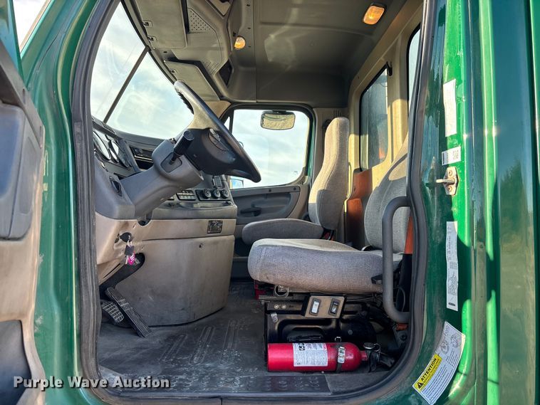 image for item FK1226 2017 Freightliner Cascadia 125 semi truck