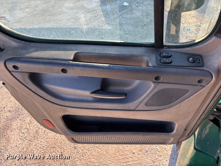 image for item FK1226 2017 Freightliner Cascadia 125 semi truck