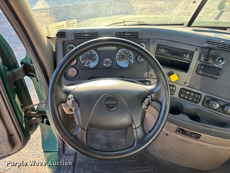 image for item FK1226 2017 Freightliner Cascadia 125 semi truck