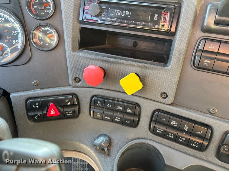 image for item FK1226 2017 Freightliner Cascadia 125 semi truck