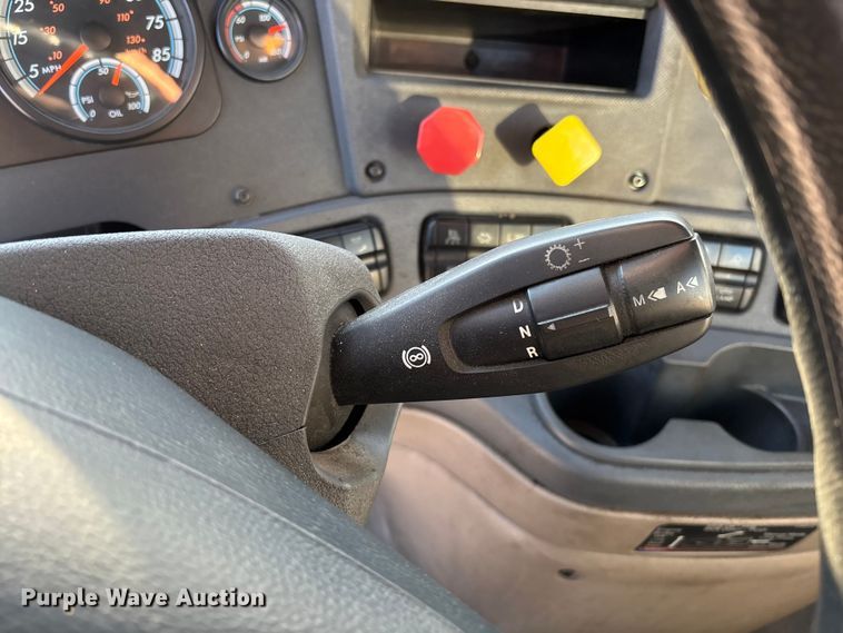 image for item FK1226 2017 Freightliner Cascadia 125 semi truck