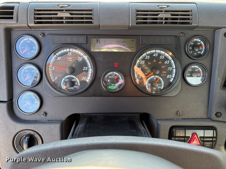 image for item FK1226 2017 Freightliner Cascadia 125 semi truck