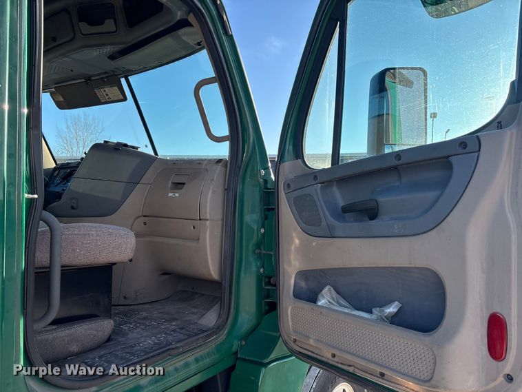 image for item FK1226 2017 Freightliner Cascadia 125 semi truck