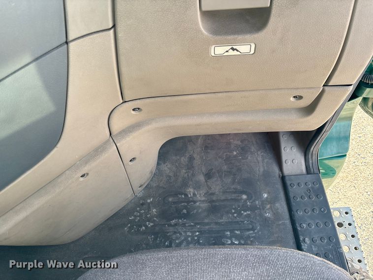 image for item FK1226 2017 Freightliner Cascadia 125 semi truck