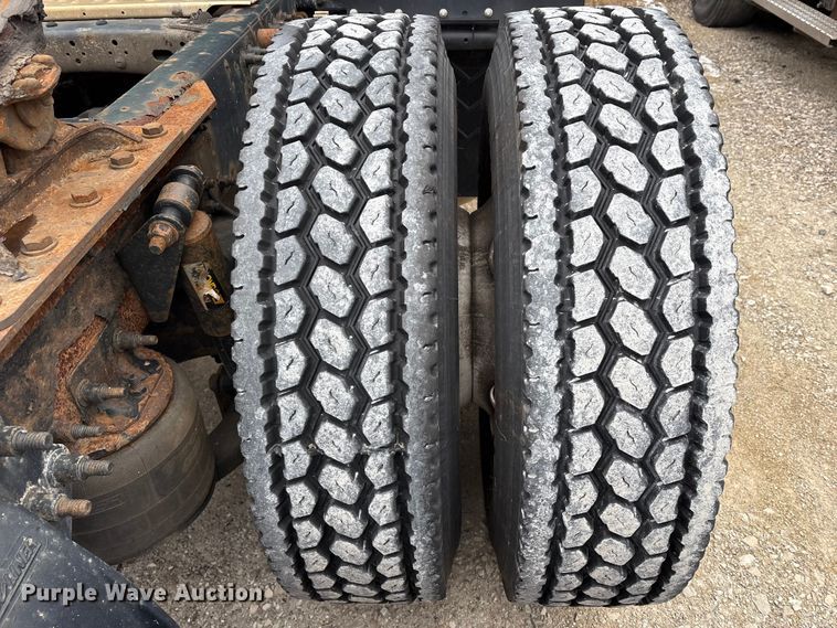 image for item FK1226 2017 Freightliner Cascadia 125 semi truck