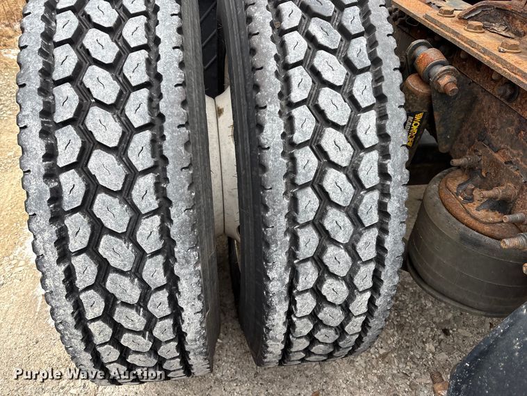 image for item FK1226 2017 Freightliner Cascadia 125 semi truck