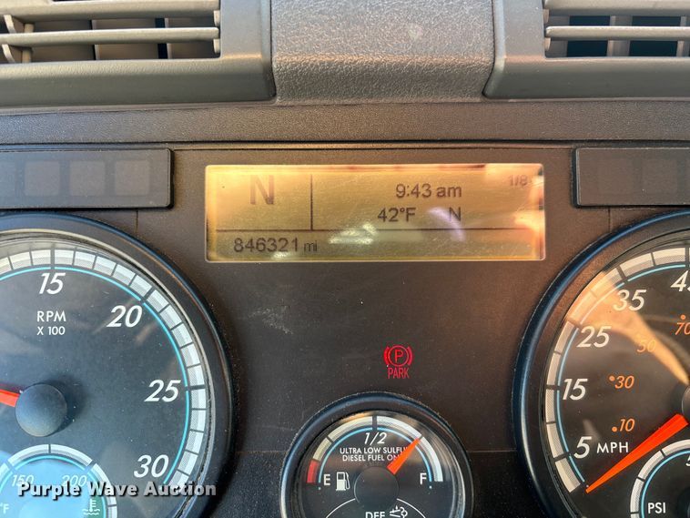 image for item FK1226 2017 Freightliner Cascadia 125 semi truck