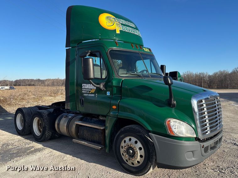 image for item FK1227 2017 Freightliner Cascadia 125 semi truck