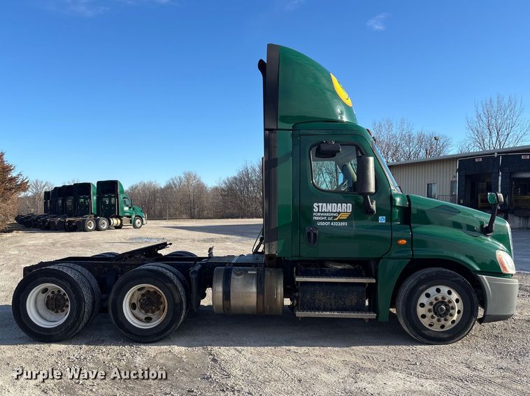 image for item FK1227 2017 Freightliner Cascadia 125 semi truck