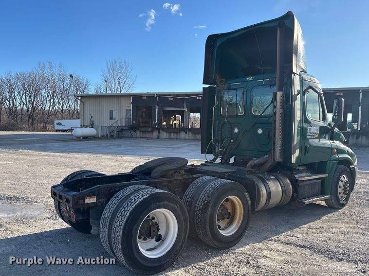 image for item FK1227 2017 Freightliner Cascadia 125 semi truck