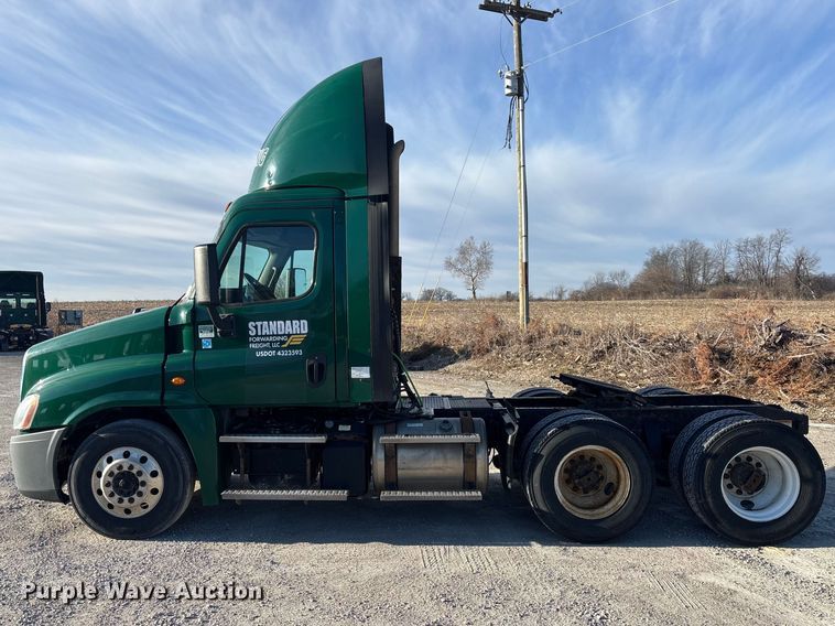 image for item FK1227 2017 Freightliner Cascadia 125 semi truck