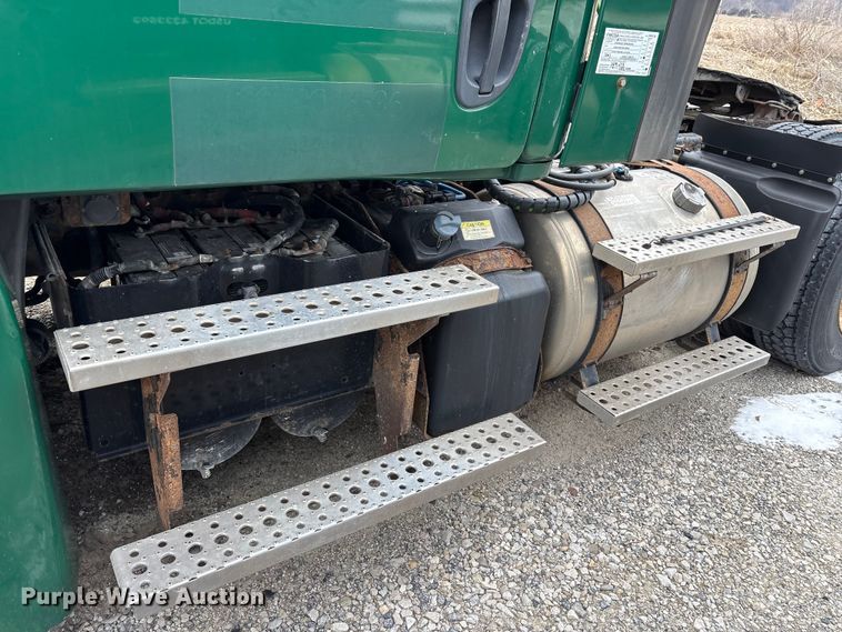 image for item FK1227 2017 Freightliner Cascadia 125 semi truck