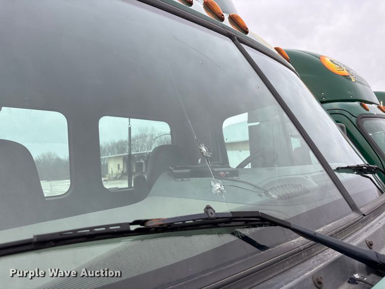 image for item FK1227 2017 Freightliner Cascadia 125 semi truck