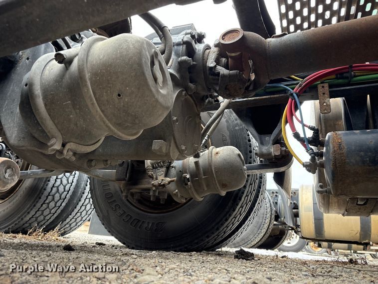 image for item FK1227 2017 Freightliner Cascadia 125 semi truck