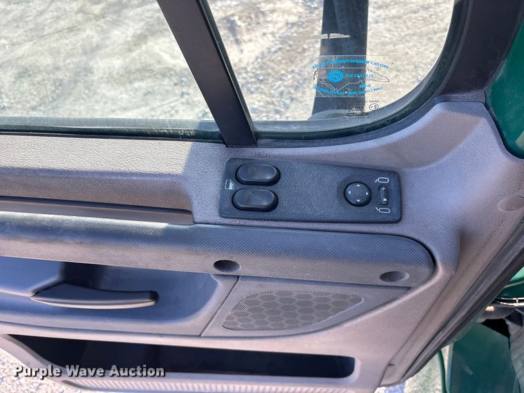 image for item FK1227 2017 Freightliner Cascadia 125 semi truck