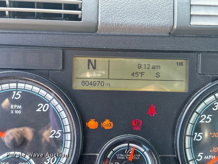 image for item FK1227 2017 Freightliner Cascadia 125 semi truck