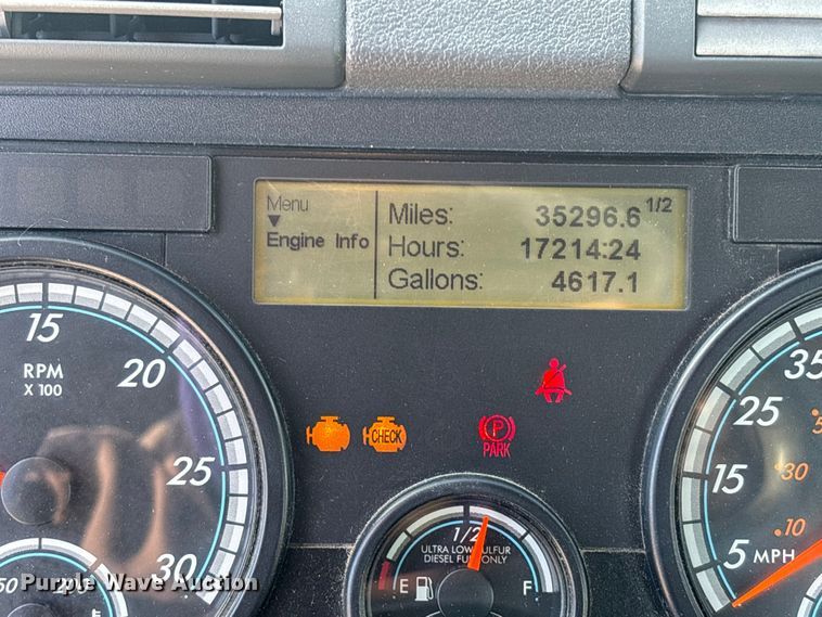 image for item FK1227 2017 Freightliner Cascadia 125 semi truck