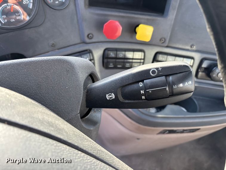 image for item FK1227 2017 Freightliner Cascadia 125 semi truck