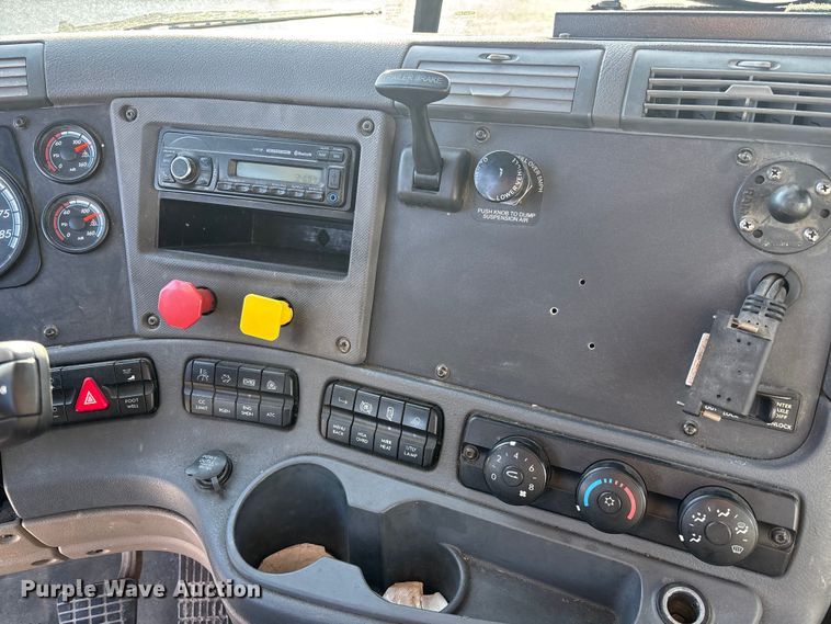 image for item FK1227 2017 Freightliner Cascadia 125 semi truck