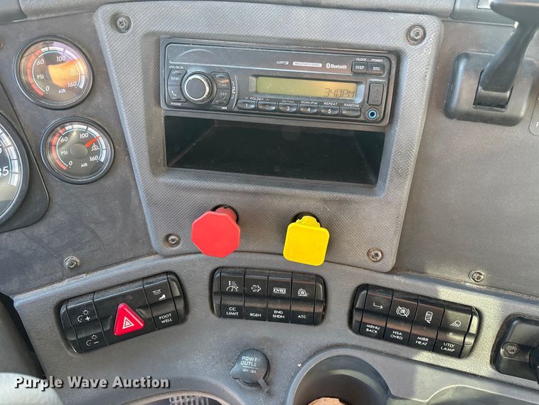 image for item FK1227 2017 Freightliner Cascadia 125 semi truck