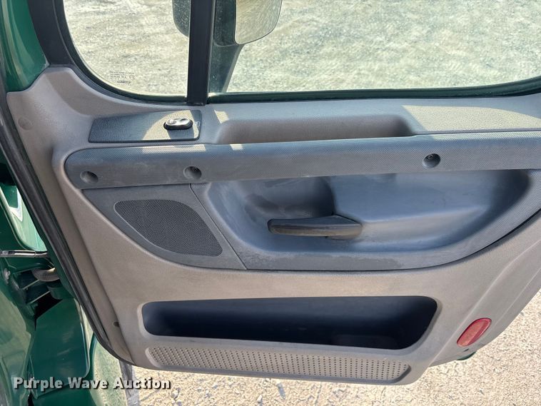 image for item FK1227 2017 Freightliner Cascadia 125 semi truck