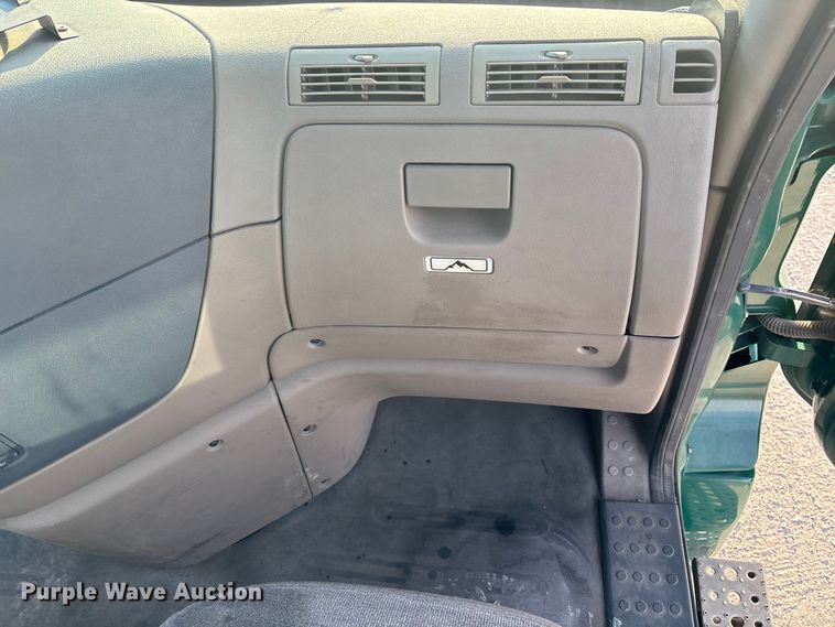 image for item FK1227 2017 Freightliner Cascadia 125 semi truck