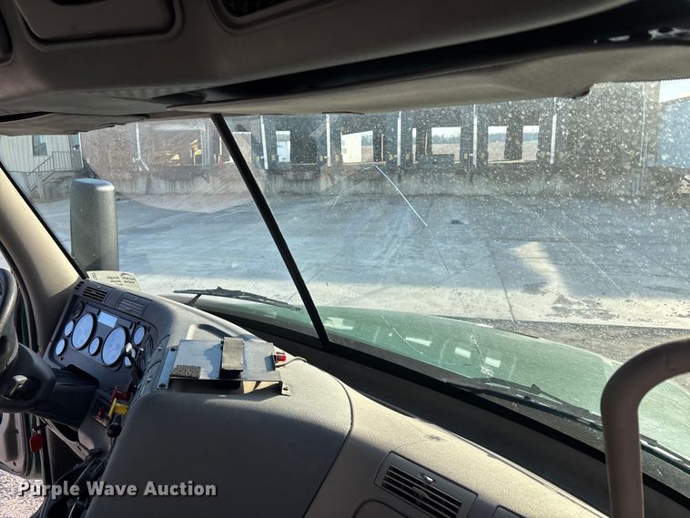 image for item FK1227 2017 Freightliner Cascadia 125 semi truck