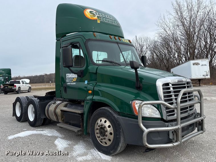 image for item FK1228 2017 Freightliner Cascadia 125 semi truck