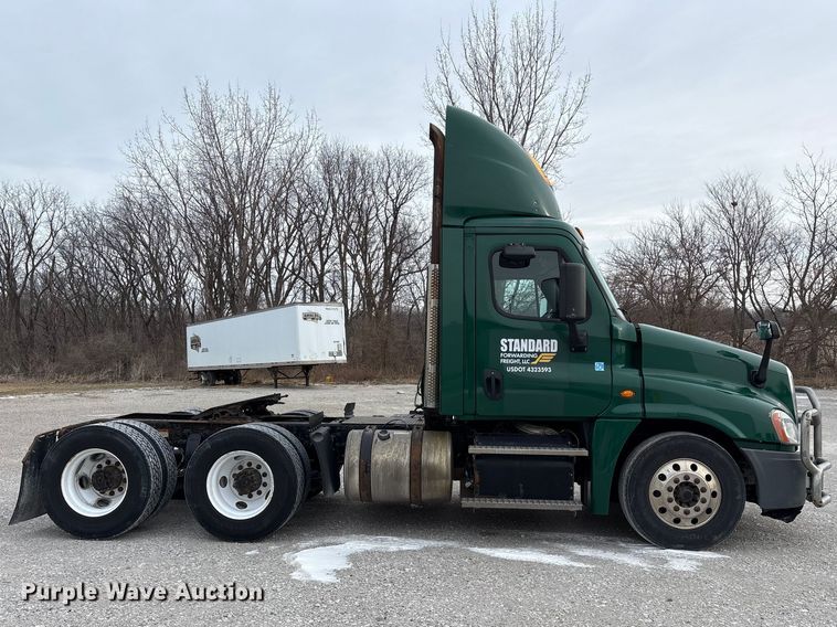 image for item FK1228 2017 Freightliner Cascadia 125 semi truck