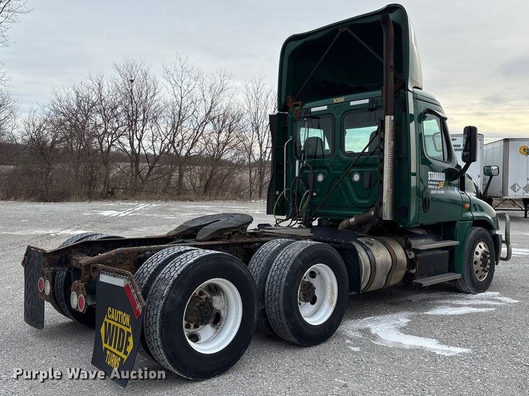 image for item FK1228 2017 Freightliner Cascadia 125 semi truck