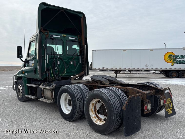 image for item FK1228 2017 Freightliner Cascadia 125 semi truck