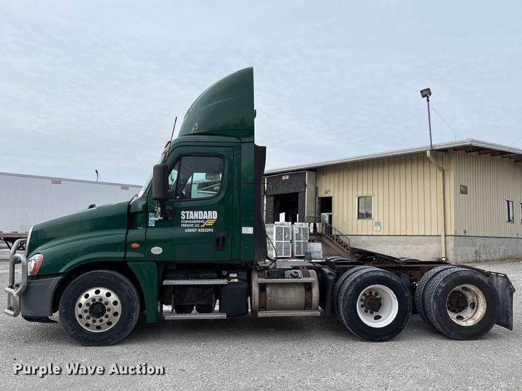 image for item FK1228 2017 Freightliner Cascadia 125 semi truck