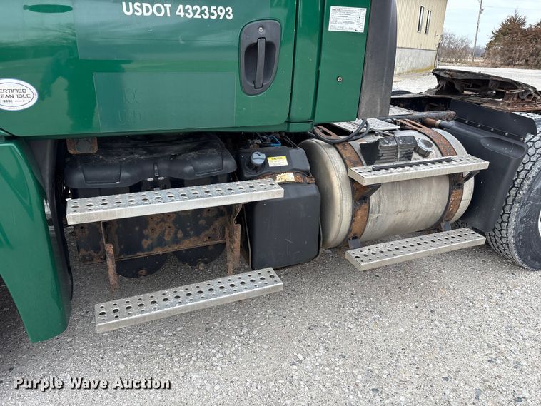 image for item FK1228 2017 Freightliner Cascadia 125 semi truck