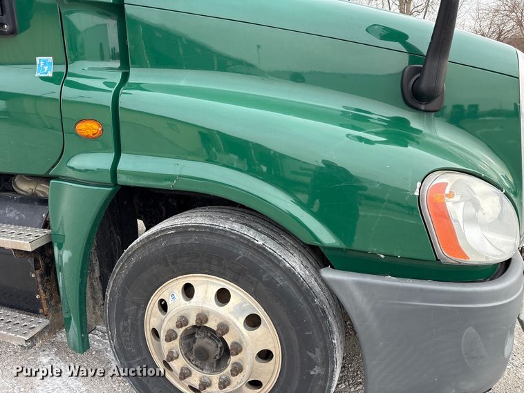 image for item FK1228 2017 Freightliner Cascadia 125 semi truck