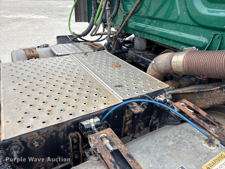 image for item FK1228 2017 Freightliner Cascadia 125 semi truck