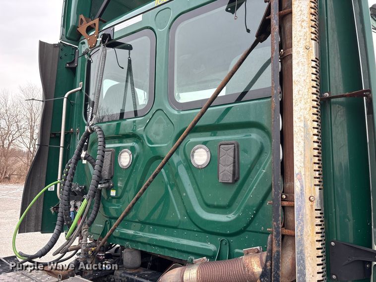image for item FK1228 2017 Freightliner Cascadia 125 semi truck