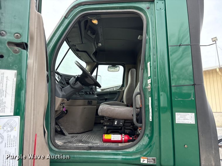 image for item FK1228 2017 Freightliner Cascadia 125 semi truck