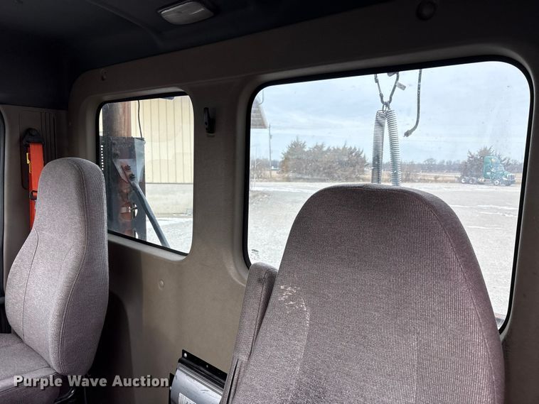 image for item FK1228 2017 Freightliner Cascadia 125 semi truck