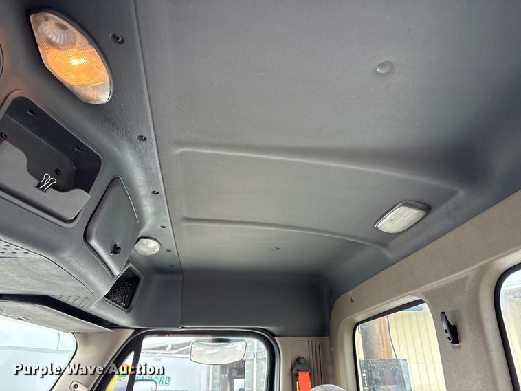 image for item FK1228 2017 Freightliner Cascadia 125 semi truck