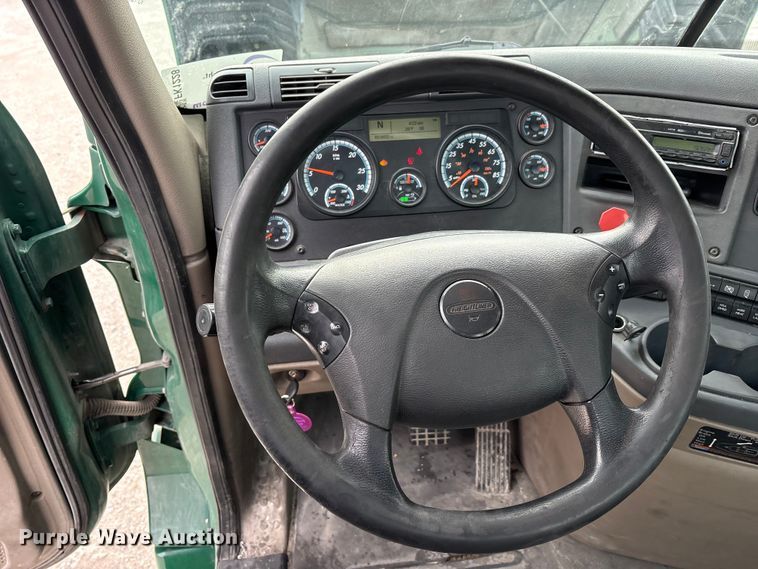 image for item FK1228 2017 Freightliner Cascadia 125 semi truck